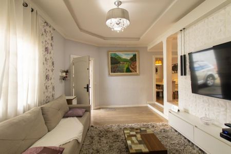 Casa à venda com 560m², 3 quartos e 2 vagas Casa à venda com 560m², 3 quartos e 2 vagasSala de TV