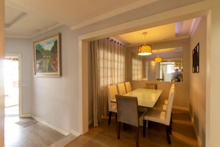 Casa à venda com 560m², 3 quartos e 2 vagas Casa à venda com 560m², 3 quartos e 2 vagasSala de Jantar