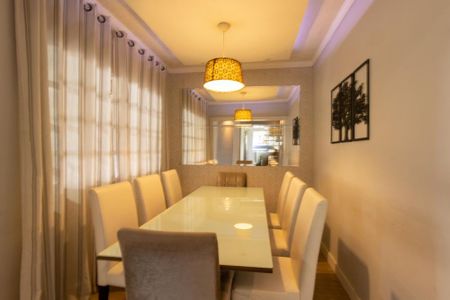 Casa à venda com 560m², 3 quartos e 2 vagas Casa à venda com 560m², 3 quartos e 2 vagasSala de Jantar