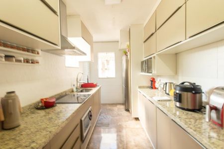 Casa à venda com 560m², 3 quartos e 2 vagas Casa à venda com 560m², 3 quartos e 2 vagasCozinha