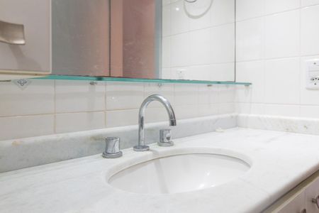 Apartamento à venda com 90m², 2 quartos e 1 vaga Apartamento à venda com 90m², 2 quartos e 1 vagaBanheiro 1