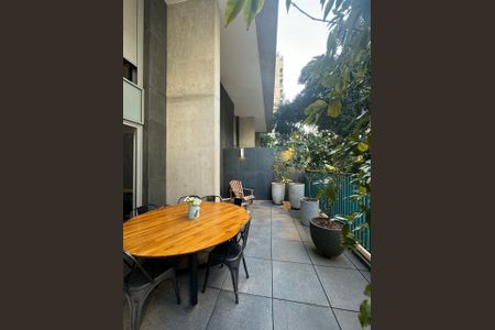 Apartamento à venda com 97m², 1 quarto e 1 vaga Apartamento à venda com 97m², 1 quarto e 1 vagaVaranda