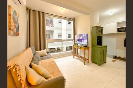 Sala de TV de apartamento para alugar com 1 quarto, 54m² em Cachoeira do Bom Jesus, Florianópolis