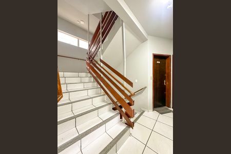 Apartamento para alugar com 54m², 1 quarto e 1 vagaEscada
