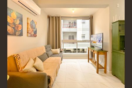 Sala de TV de apartamento para alugar com 1 quarto, 54m² em Cachoeira do Bom Jesus, Florianópolis