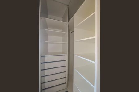 Apartamento à venda com 60m², 2 quartos e 2 vagas Apartamento à venda com 60m², 2 quartos e 2 vagasCloset