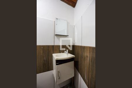 Banheiro de apartamento para alugar com 1 quarto, 15m² em Jardim Semiramis, Cotia