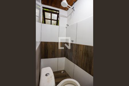 Banheiro de apartamento para alugar com 1 quarto, 15m² em Jardim Semiramis, Cotia
