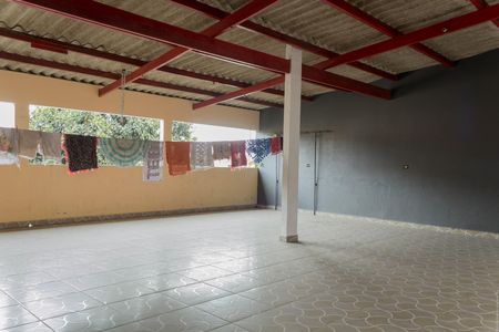 Casa à venda com 118m², 4 quartos e sem vaga Casa à venda com 118m², 4 quartos e sem vagaVaranda