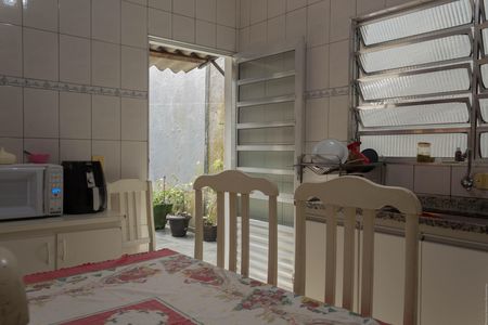 Casa à venda com 118m², 4 quartos e sem vaga Casa à venda com 118m², 4 quartos e sem vagaCozinha