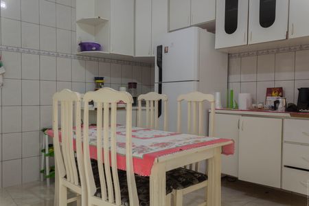Casa à venda com 118m², 4 quartos e sem vaga Casa à venda com 118m², 4 quartos e sem vagaCozinha