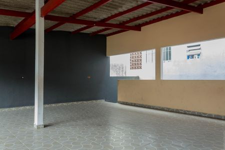 Casa à venda com 118m², 4 quartos e sem vaga Casa à venda com 118m², 4 quartos e sem vagaVaranda