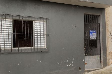 Casa à venda com 118m², 4 quartos e sem vaga Casa à venda com 118m², 4 quartos e sem vagaFachada