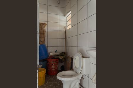 Casa à venda com 118m², 4 quartos e sem vaga Casa à venda com 118m², 4 quartos e sem vagaBanheiro