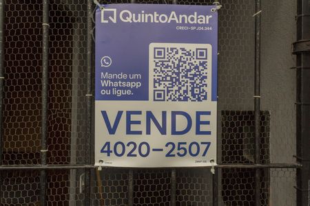 Casa à venda com 118m², 4 quartos e sem vaga Casa à venda com 118m², 4 quartos e sem vagaFachada