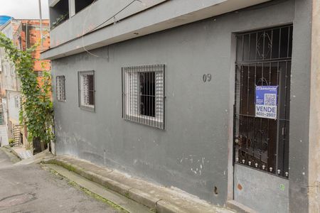 Casa à venda com 118m², 4 quartos e sem vaga Casa à venda com 118m², 4 quartos e sem vagaFachada