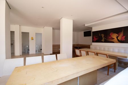 Apartamento à venda com 57m², 2 quartos e 1 vaga Apartamento à venda com 57m², 2 quartos e 1 vagaÁrea comum - Salão de festas
