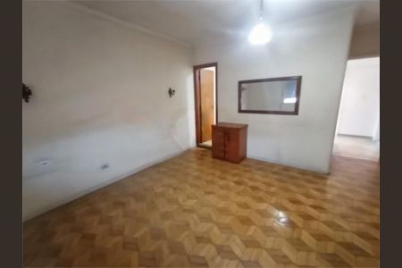 Casa à venda com 3 quartos, 250m² em Vila Brasilina, São Paulo