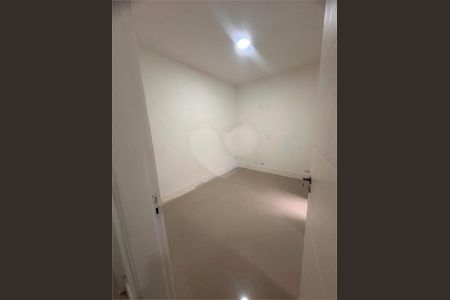 Casa à venda com 3 quartos, 270m² em Vila Antonina, São Paulo