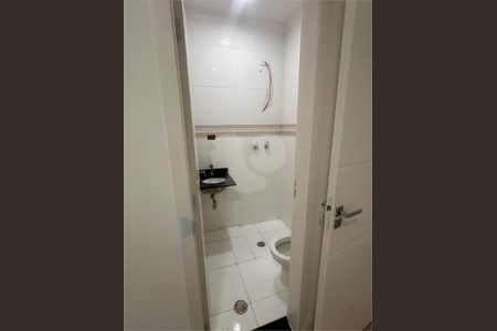 Casa à venda com 3 quartos, 270m² em Vila Antonina, São Paulo