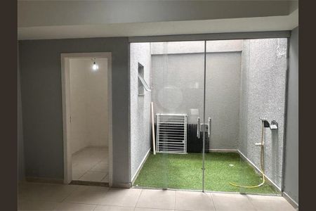 Casa à venda com 3 quartos, 270m² em Vila Antonina, São Paulo