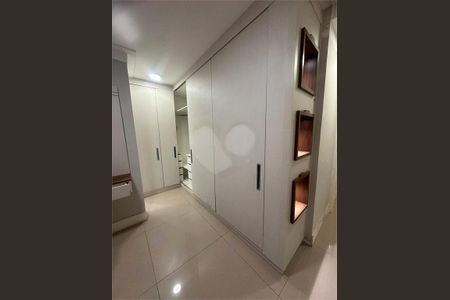 Casa à venda com 3 quartos, 270m² em Vila Antonina, São Paulo