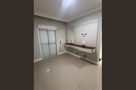 Casa à venda com 3 quartos, 270m² em Vila Antonina, São Paulo
