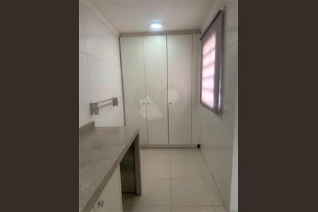 Casa à venda com 3 quartos, 270m² em Vila Antonina, São Paulo