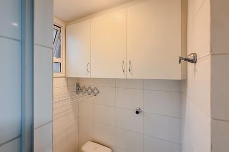 Apartamento para alugar com 110m², 3 quartos e 2 vagas Apartamento para alugar com 110m², 3 quartos e 2 vagasBanheiro de Serviço