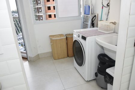 Lavanderia de apartamento para alugar com 3 quartos, 90m² em Parque Esplanada, Embu das Artes