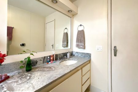 Apartamento à venda com 100m², 3 quartos e 2 vagas Apartamento à venda com 100m², 3 quartos e 2 vagasBanheiro