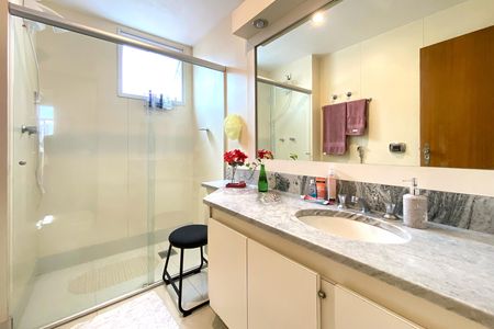 Apartamento à venda com 100m², 3 quartos e 2 vagas Apartamento à venda com 100m², 3 quartos e 2 vagasBanheiro