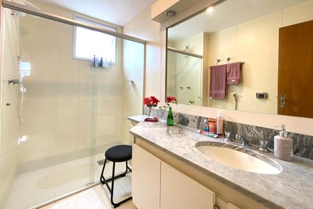 Apartamento à venda com 100m², 3 quartos e 2 vagas Apartamento à venda com 100m², 3 quartos e 2 vagasBanheiro
