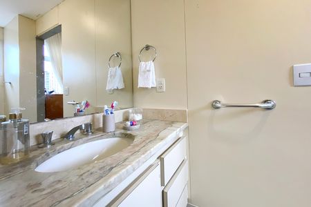 Apartamento à venda com 100m², 3 quartos e 2 vagas Apartamento à venda com 100m², 3 quartos e 2 vagasBanheiro da Suíte