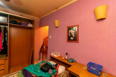 Casa à venda com 210m², 6 quartos e 1 vaga Casa à venda com 210m², 6 quartos e 1 vagaCasa 2 - Suíte