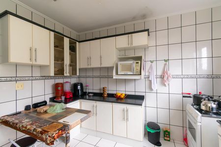 Casa à venda com 210m², 6 quartos e 1 vaga Casa à venda com 210m², 6 quartos e 1 vagaCozinha