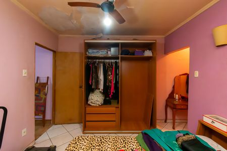 Casa à venda com 210m², 6 quartos e 1 vaga Casa à venda com 210m², 6 quartos e 1 vagaCasa 2 - Suíte
