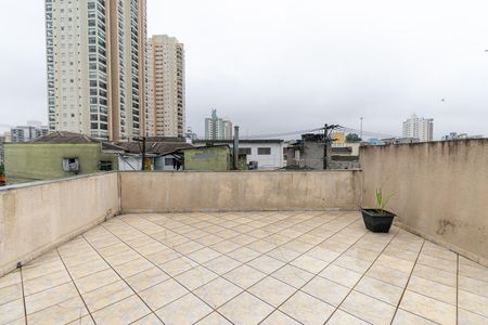 Casa à venda com 210m², 6 quartos e 1 vaga Casa à venda com 210m², 6 quartos e 1 vagaVaranda