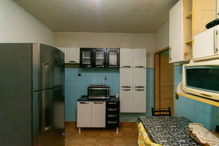 Casa à venda com 210m², 6 quartos e 1 vaga Casa à venda com 210m², 6 quartos e 1 vagaCasa 2 - Cozinha