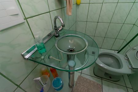 Casa à venda com 210m², 6 quartos e 1 vaga Casa à venda com 210m², 6 quartos e 1 vagaBanheiro 2