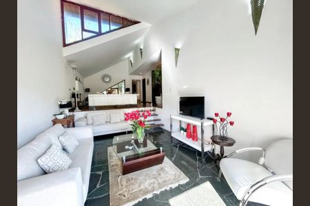 Casa à venda com 3 quartos, 350m² em Jardim Marajoara, São Paulo