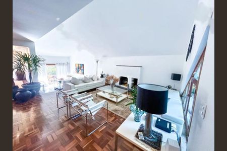 Casa à venda com 3 quartos, 350m² em Jardim Marajoara, São Paulo