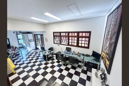 Casa à venda com 3 quartos, 350m² em Jardim Marajoara, São Paulo