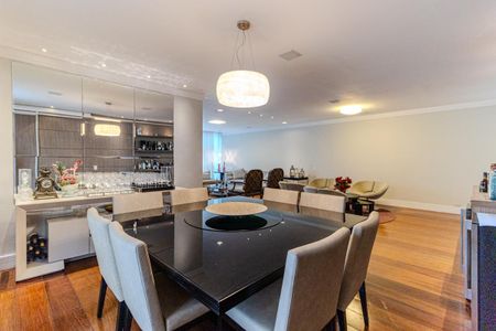 Apartamento à venda com 284m², 3 quartos e 2 vagas Apartamento à venda com 284m², 3 quartos e 2 vagasSala