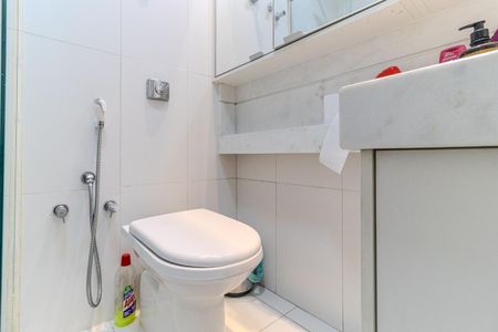 Apartamento à venda com 284m², 3 quartos e 2 vagas Apartamento à venda com 284m², 3 quartos e 2 vagasBanheiro da Suíte 2
