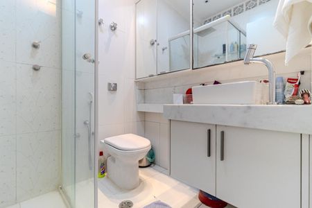 Apartamento à venda com 284m², 3 quartos e 2 vagas Apartamento à venda com 284m², 3 quartos e 2 vagasBanheiro da Suíte 2