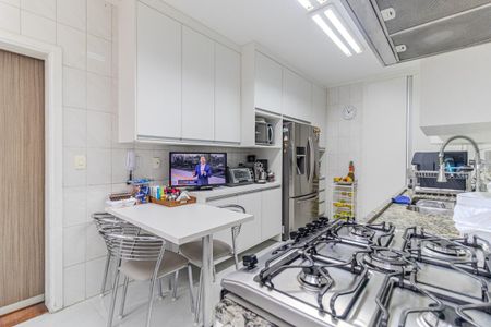 Apartamento à venda com 284m², 3 quartos e 2 vagas Apartamento à venda com 284m², 3 quartos e 2 vagasCozinha