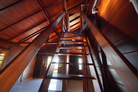 Casa para alugar com 100m², 2 quartos e 2 vagasEscada para a Cobertura