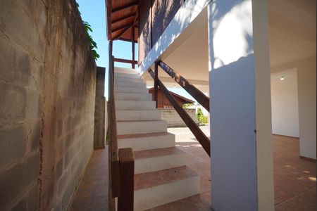 Casa para alugar com 100m², 2 quartos e 2 vagasEscada de Acesso Garagem/Residência