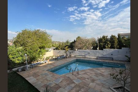 Casa à venda com 572m², 4 quartos e 4 vagas